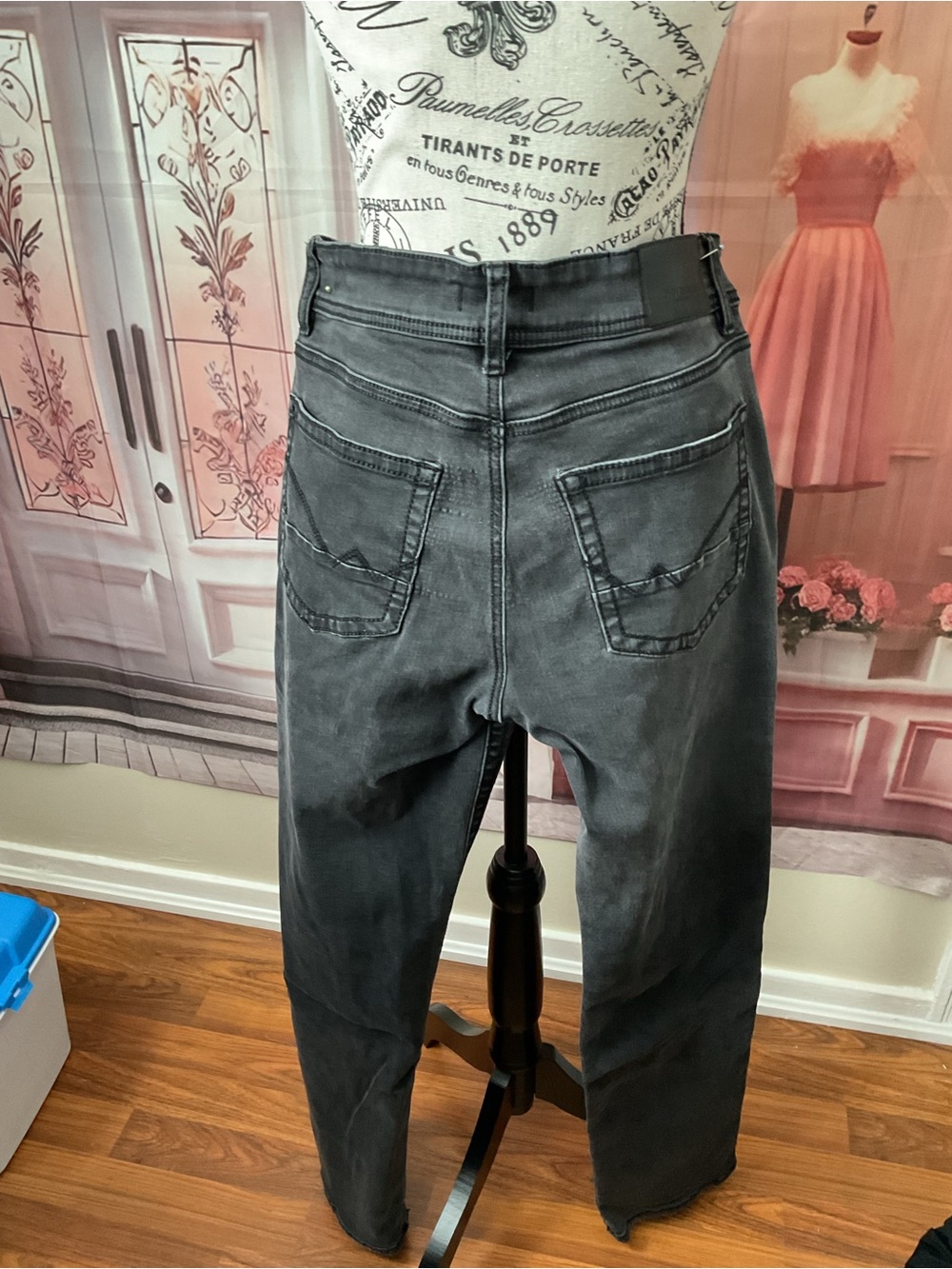 Relaxed Black Men's Jeans — Unbranded Casual Straight Fit - Picture 2 of 2